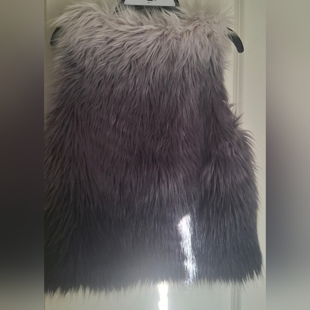 H&M Fluffy Gray Faux Fur Vest Girls 10/12 Boho Western Formal Goth SKU4 - Picture 6 of 7
